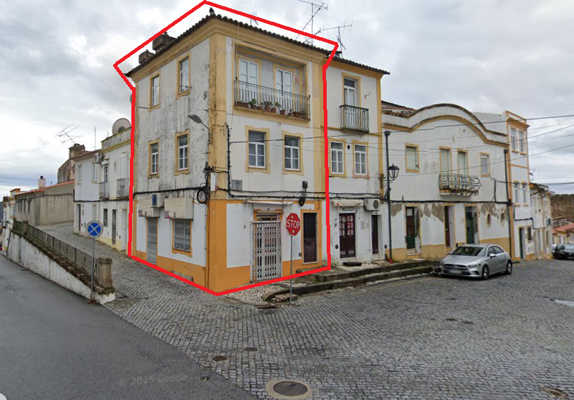 Moradia e espaço comercial.